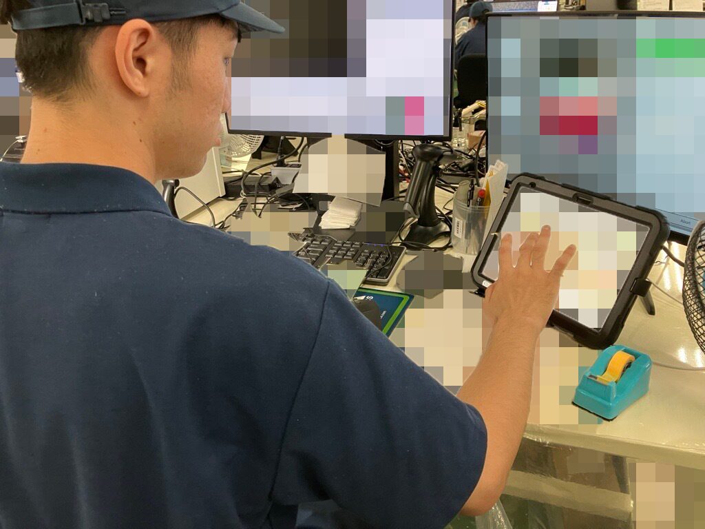 タブレットで入力する現場の様子差し替え